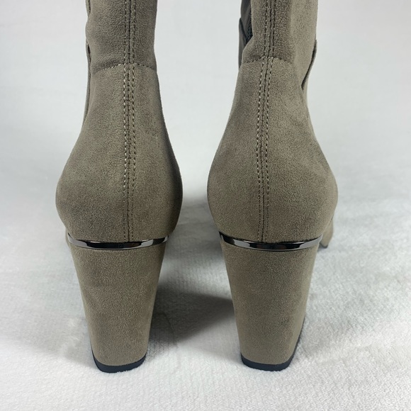 NEW DKNY Women's Cilli Microsuede Block Heel Knee-high Boot Beige Size 8.5M - Picture 7 of 16
